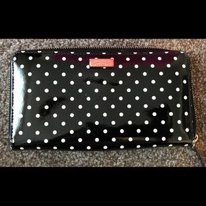 Kate Spade ♠️ Polka Dot zippered wallet!